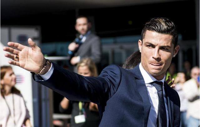 前锋关键时刻进球锁定胜利